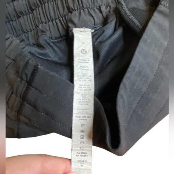 Lululemon Black Hotty Hot Shorts Women’s Size 4 - Picture 5 of 10